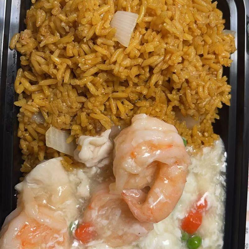 C6.Shrimp w. Lobster Sauce