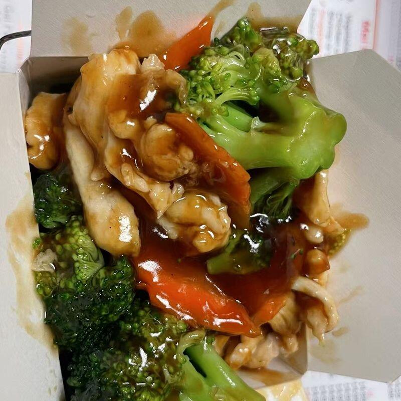 70. Chicken w. Broccoli (Sm)